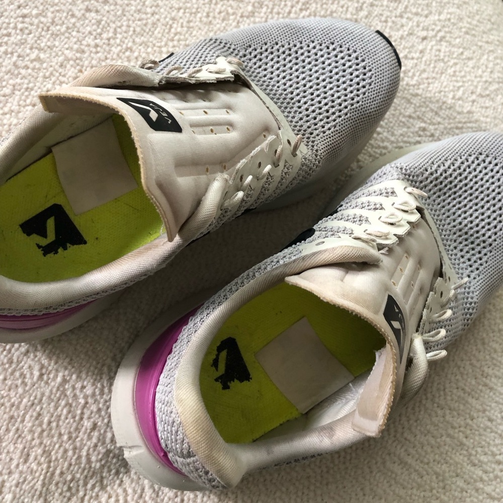 Veja Cream and Black Sneakers Modern Athletic Design - Picture 12 of 12